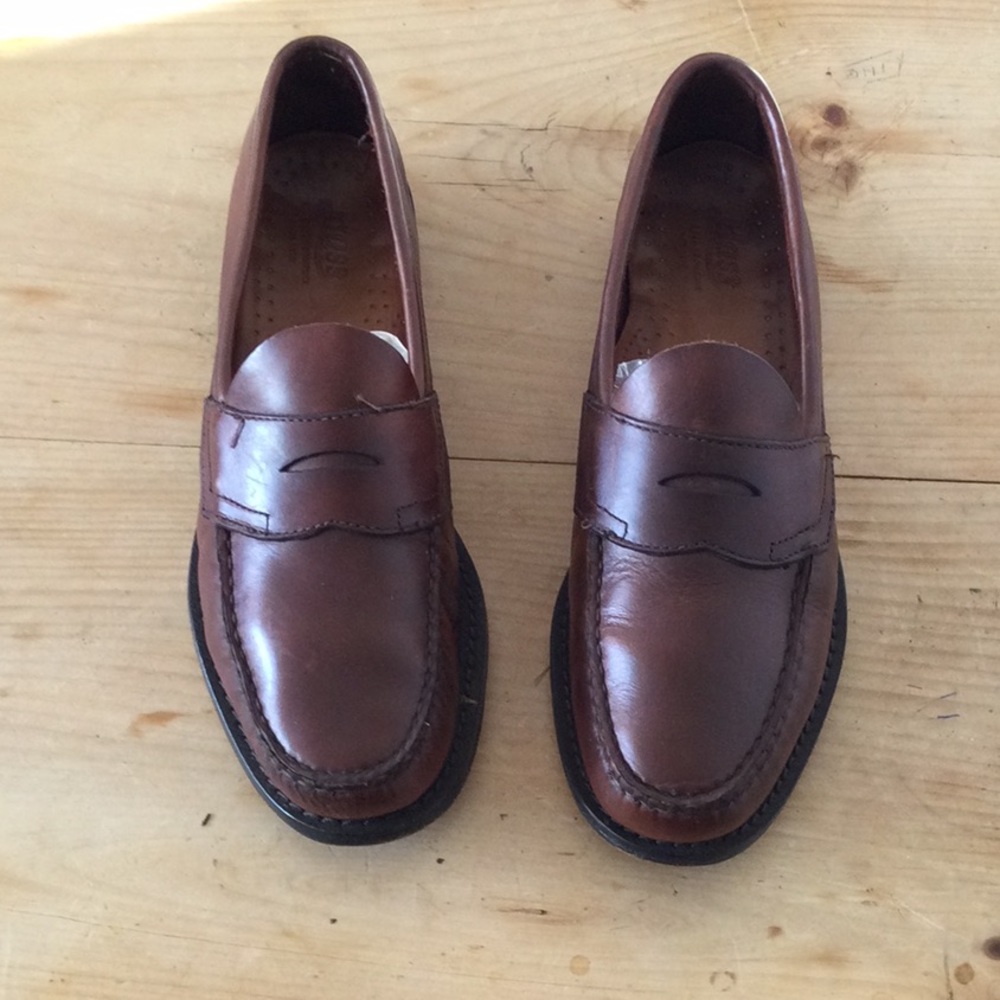 Women's bass loafers shoes sz8 5 used in good condition